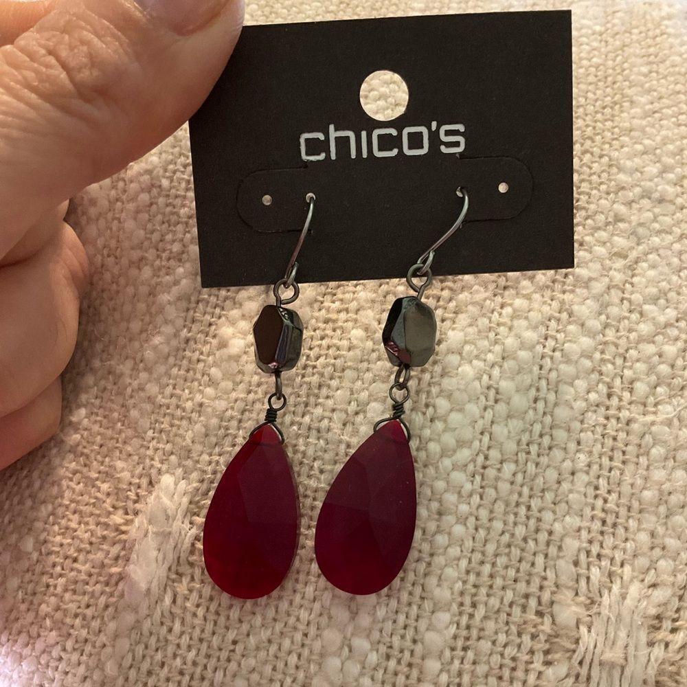 0108-Chico's Red Teardrop Earrings‎